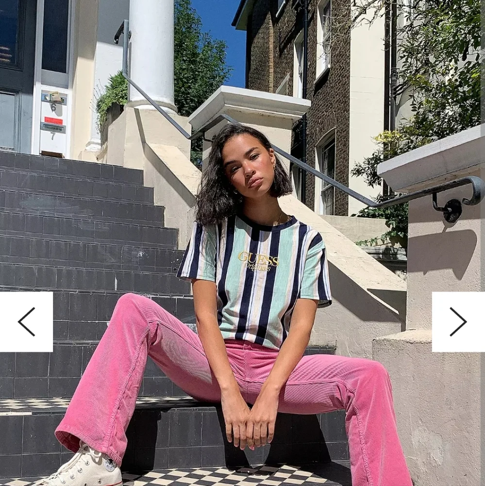 NWT Guess Women's Tee Blue White Vertical Striped Embroidered Logo Size Large - Picture 2 of 10